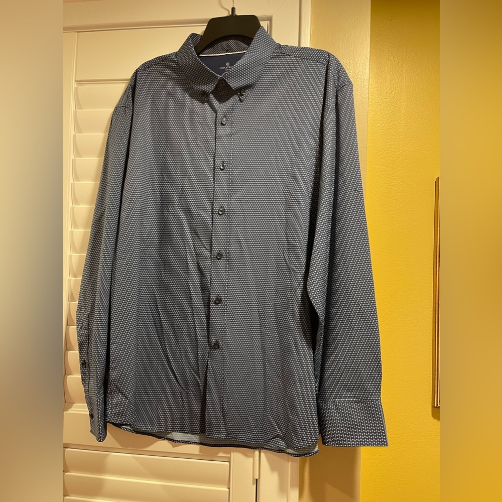 Beautiful like new men’s Construct shirt
